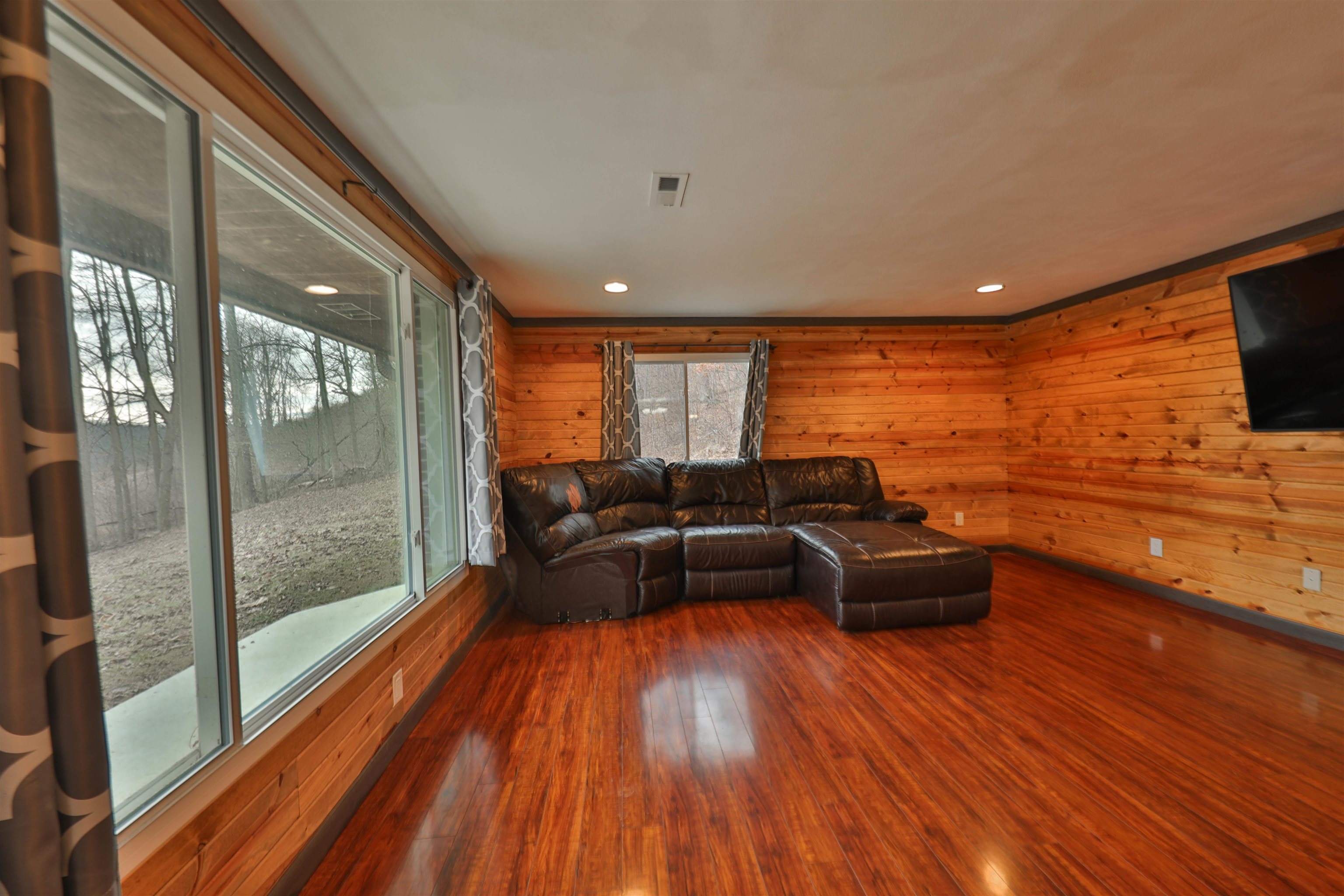 13504 Jungle Bar Lane