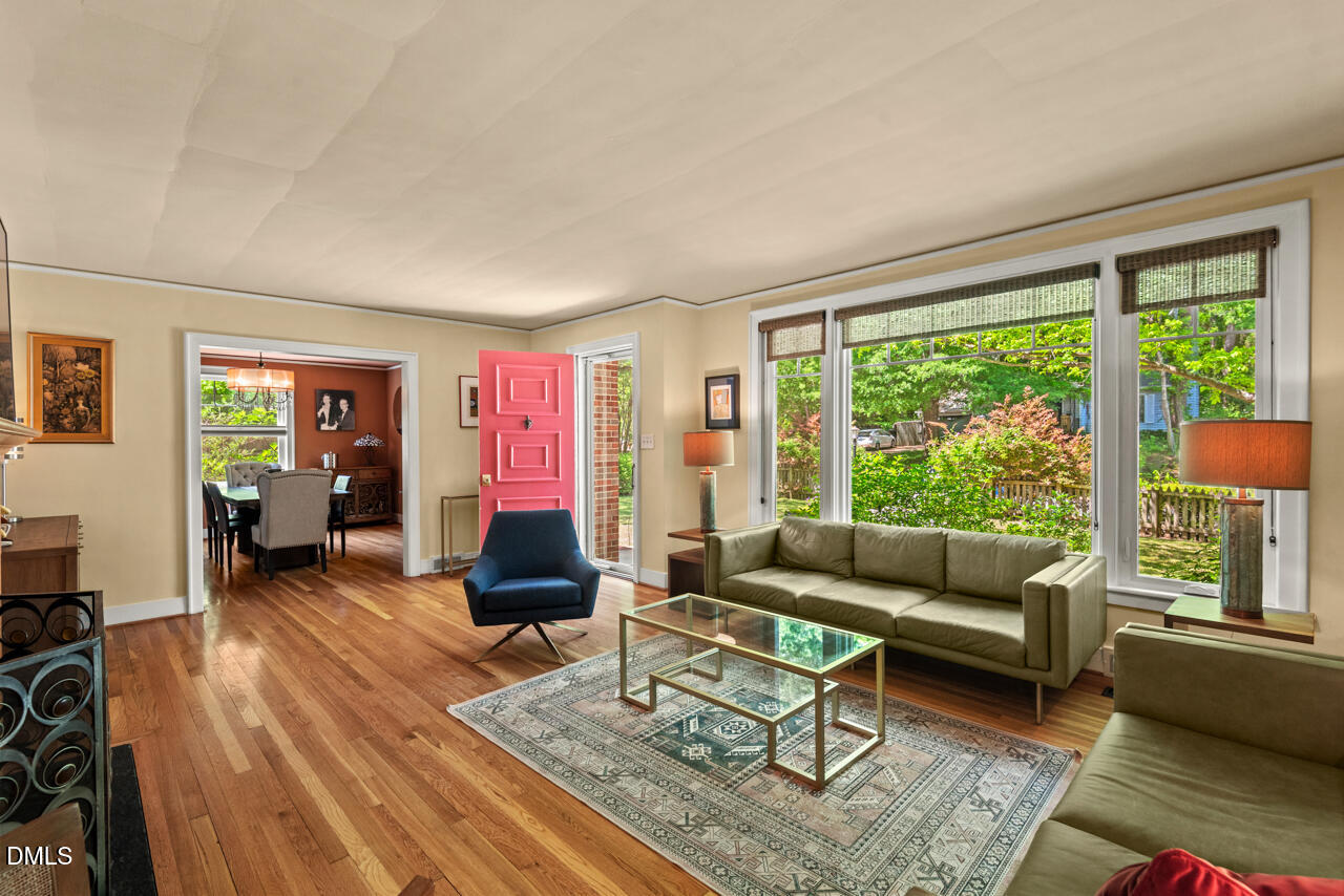 225 W Woodridge Drive