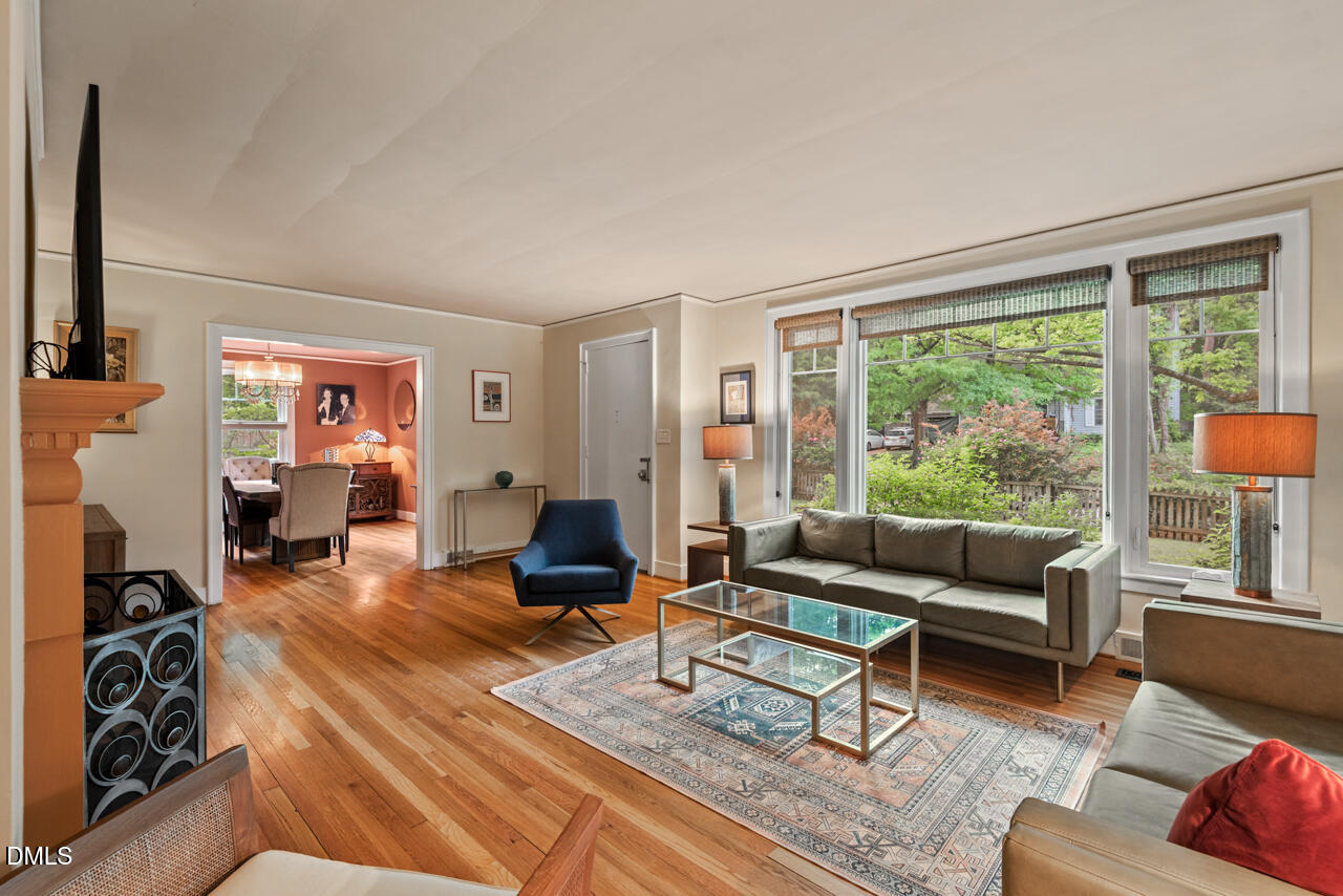 225 W Woodridge Drive