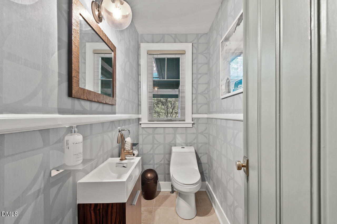 225 W Woodridge Drive