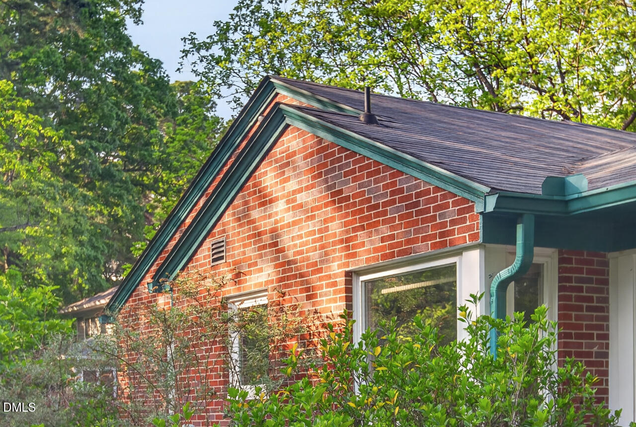 225 W Woodridge Drive