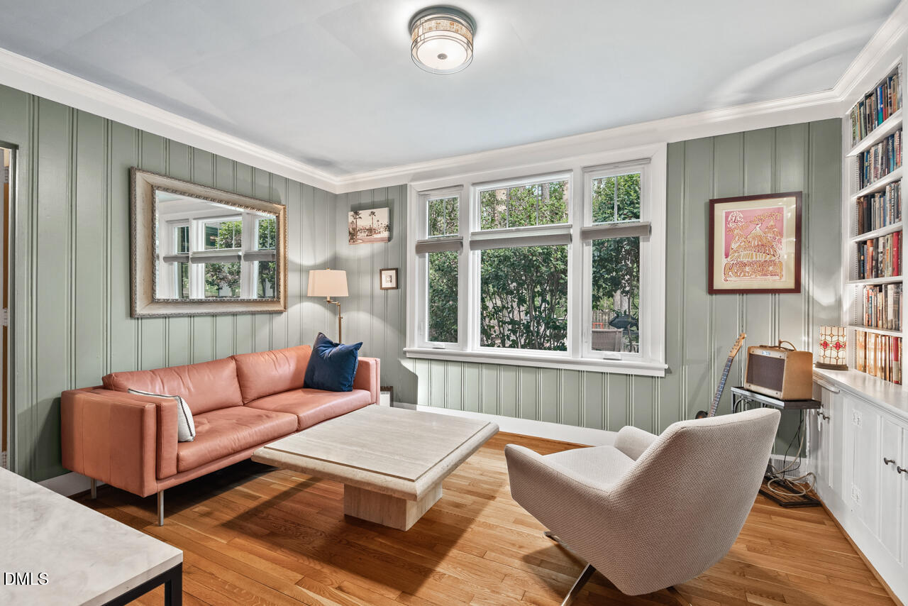 225 W Woodridge Drive