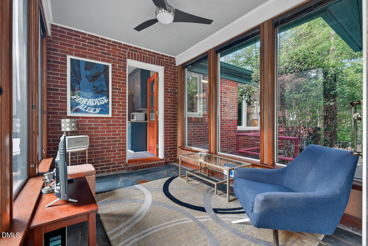 225 W Woodridge Drive