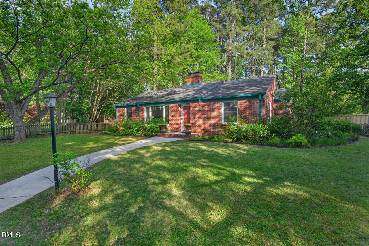 225 W Woodridge Drive