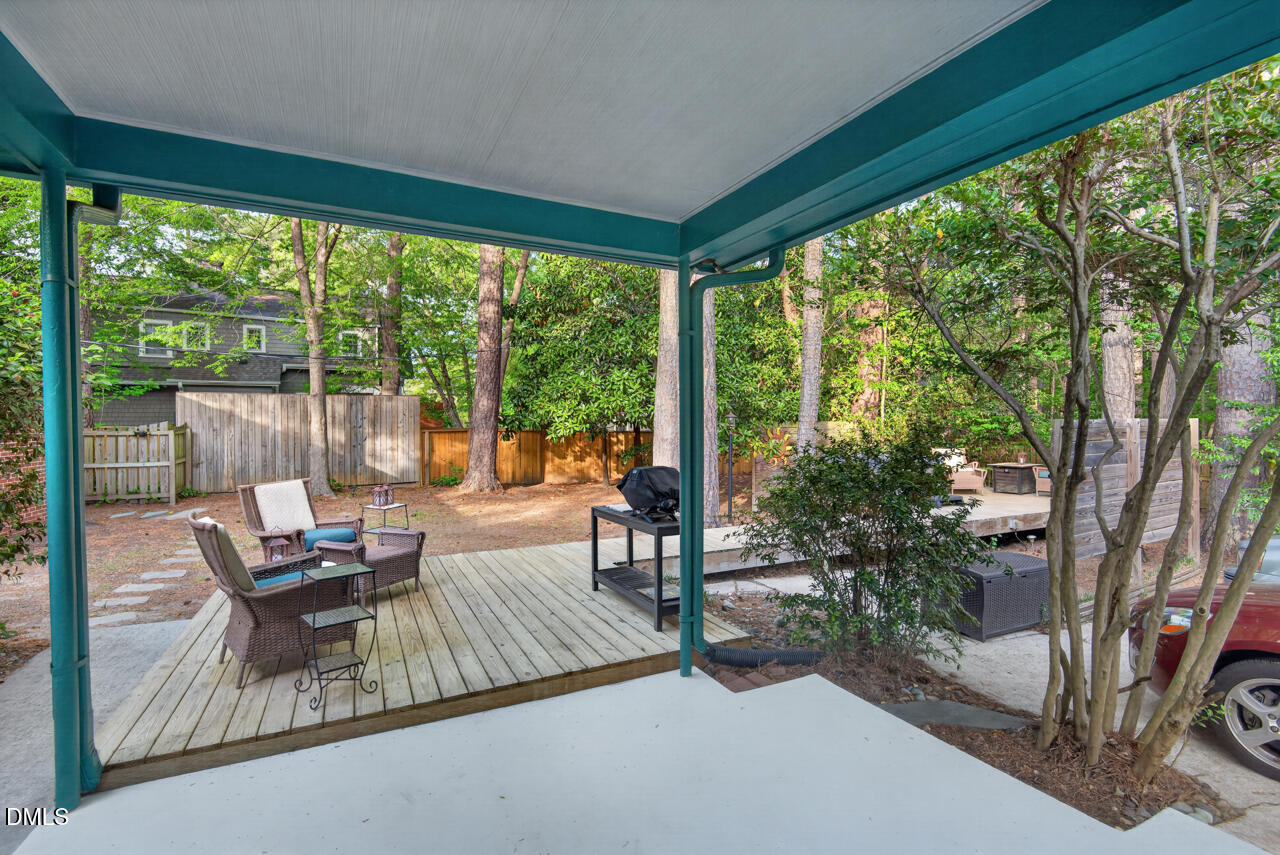 225 W Woodridge Drive