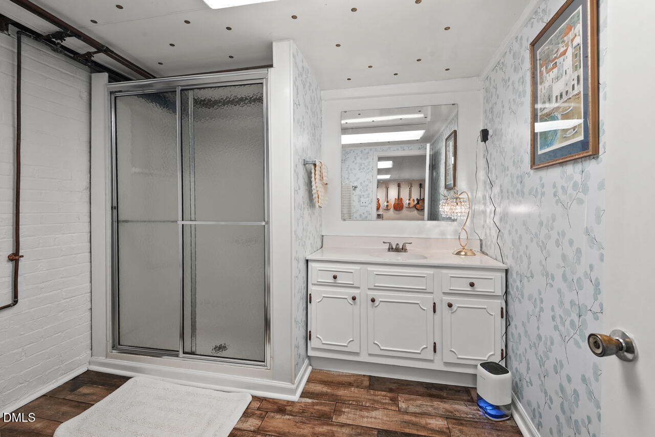 225 W Woodridge Drive