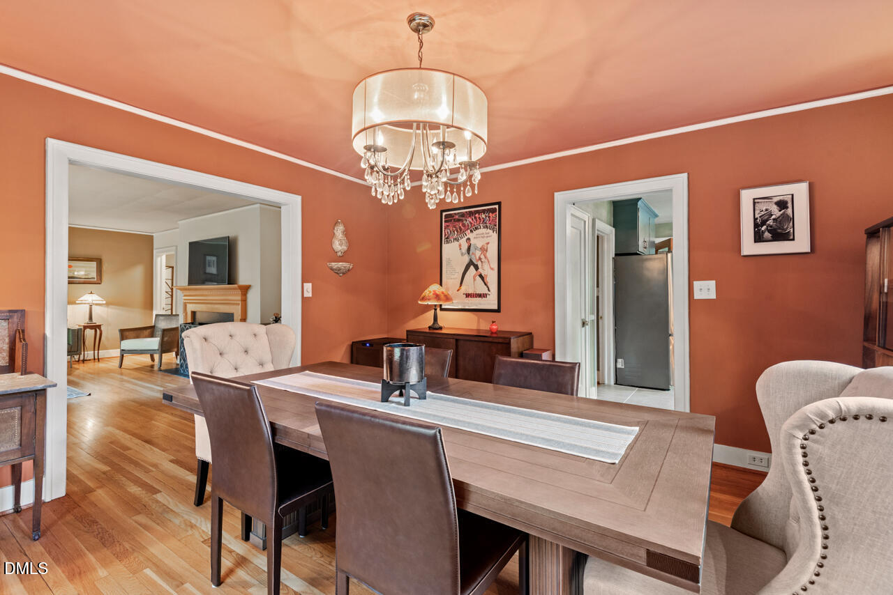 225 W Woodridge Drive