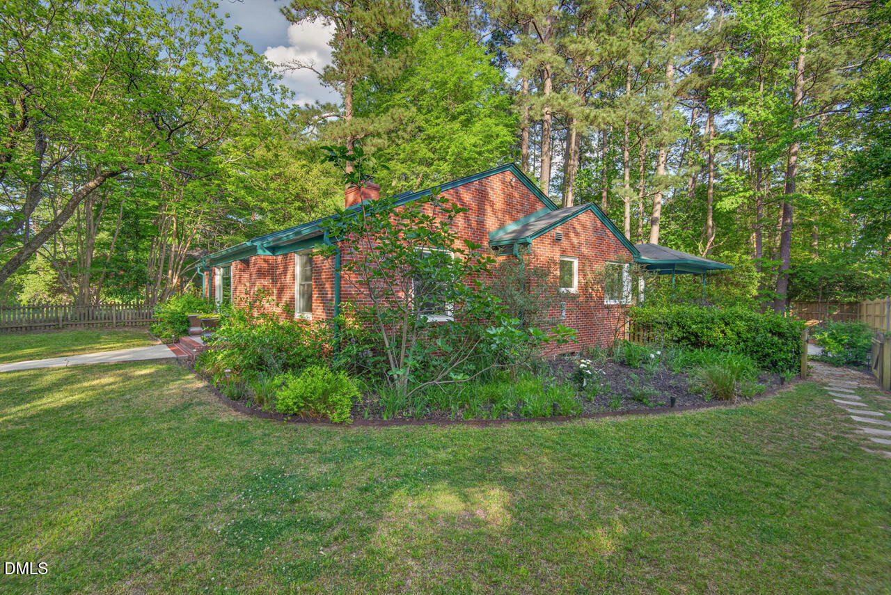 225 W Woodridge Drive