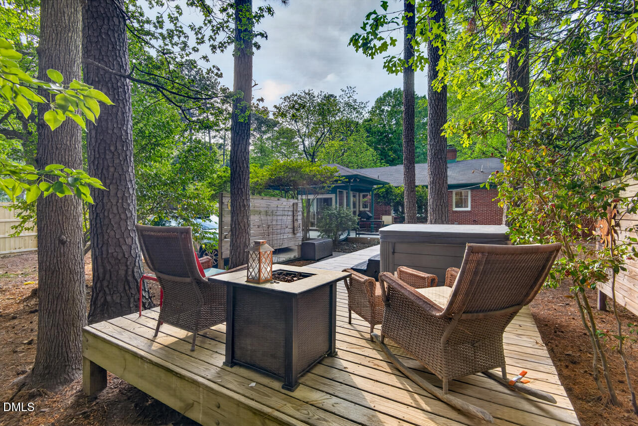 225 W Woodridge Drive