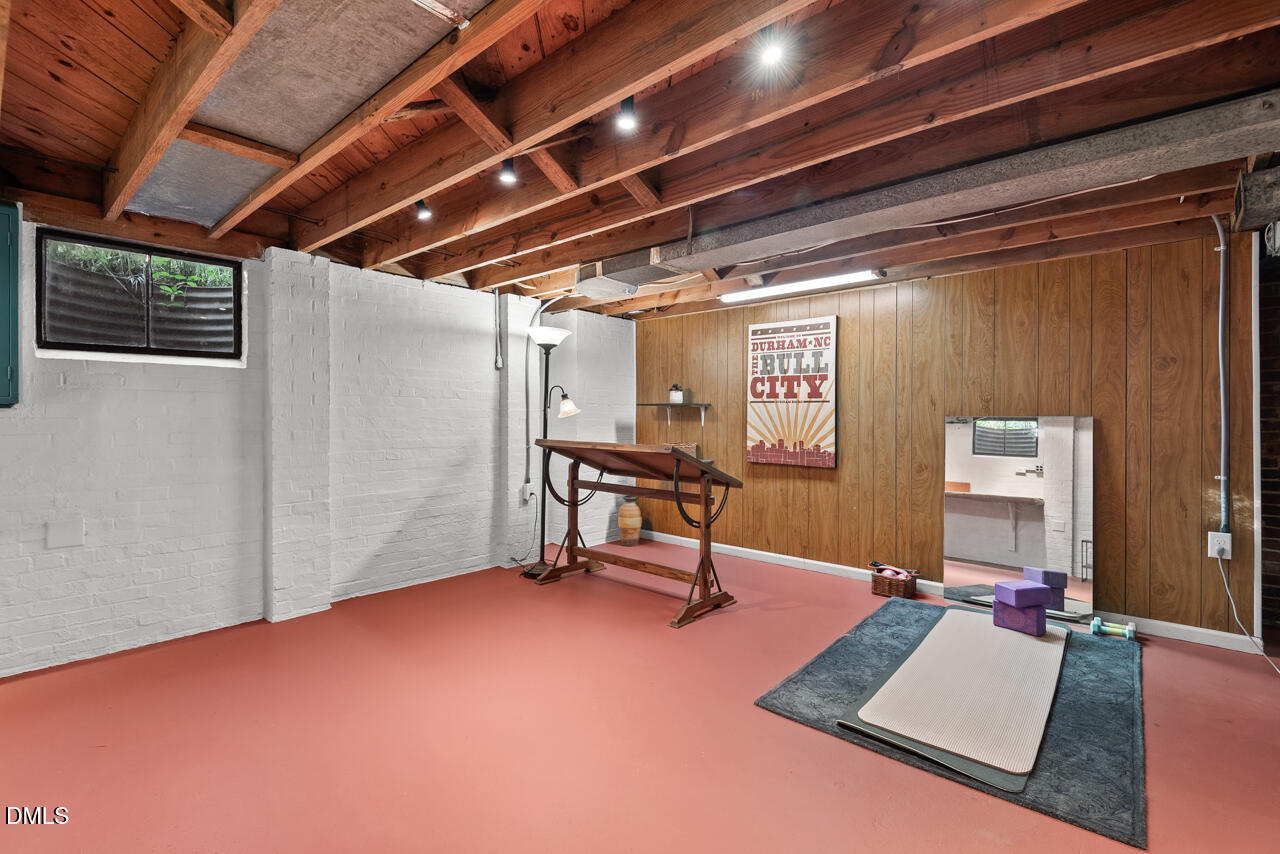 225 W Woodridge Drive