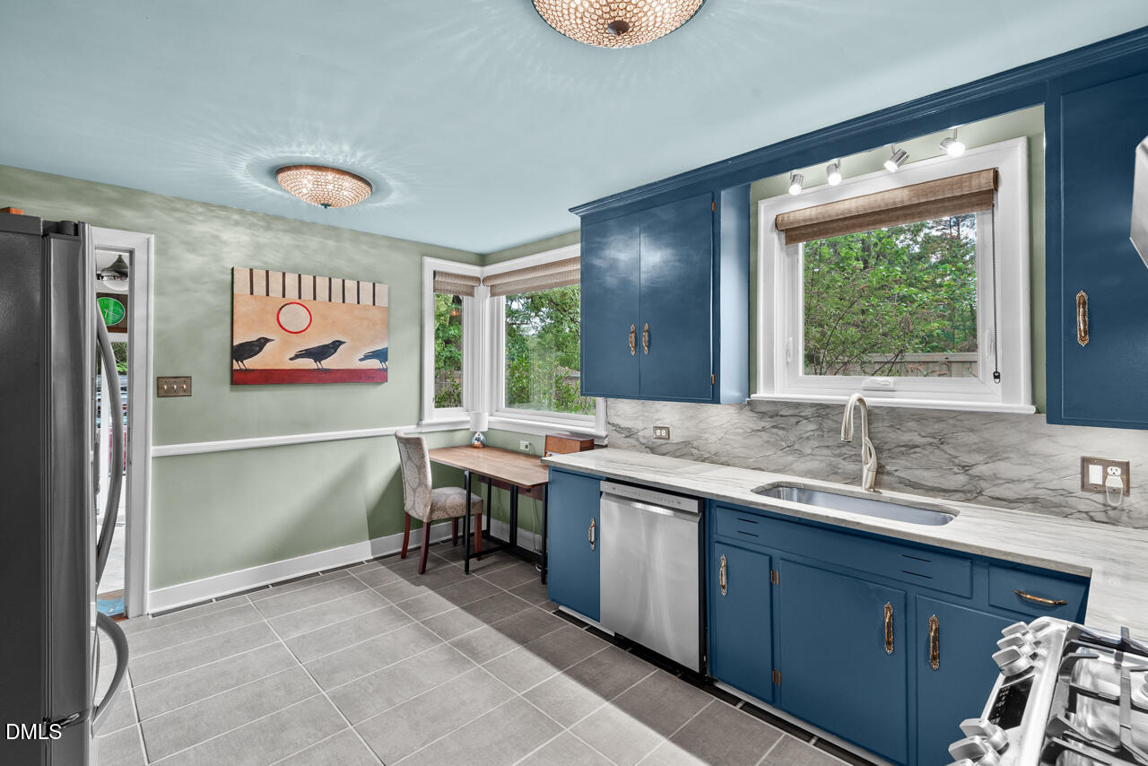 225 W Woodridge Drive