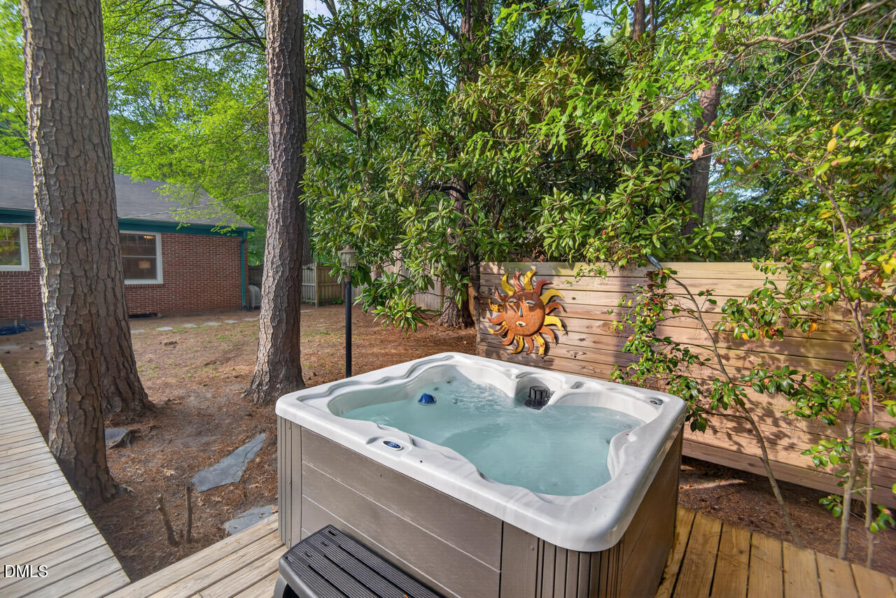 225 W Woodridge Drive