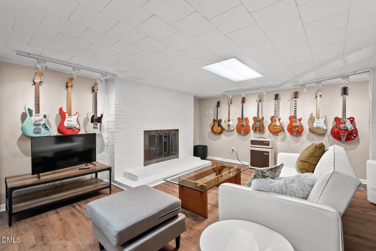 225 W Woodridge Drive