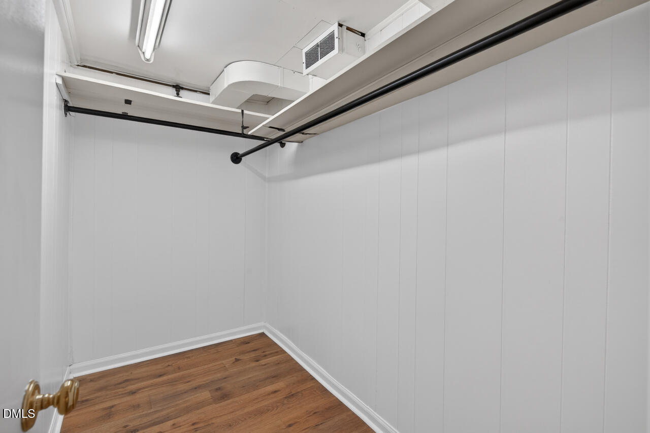 225 W Woodridge Drive
