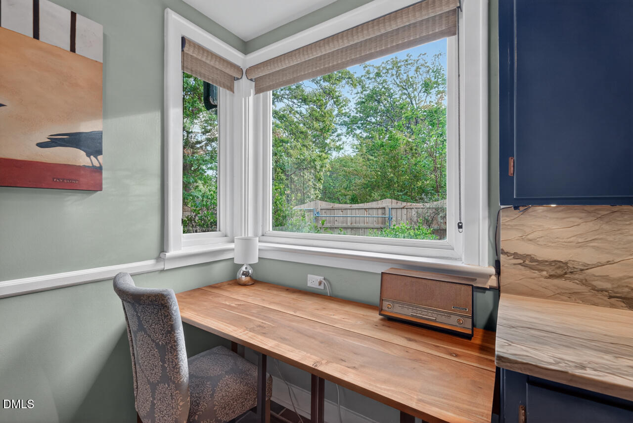 225 W Woodridge Drive