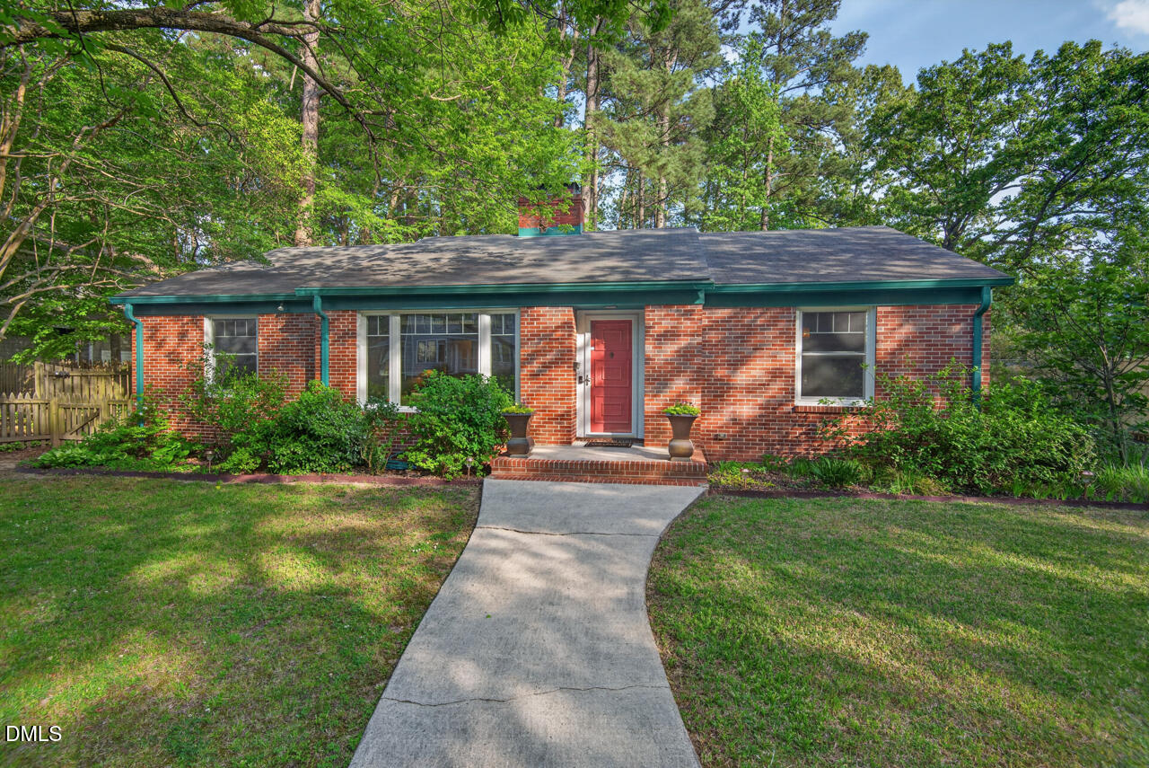 225 W Woodridge Drive
