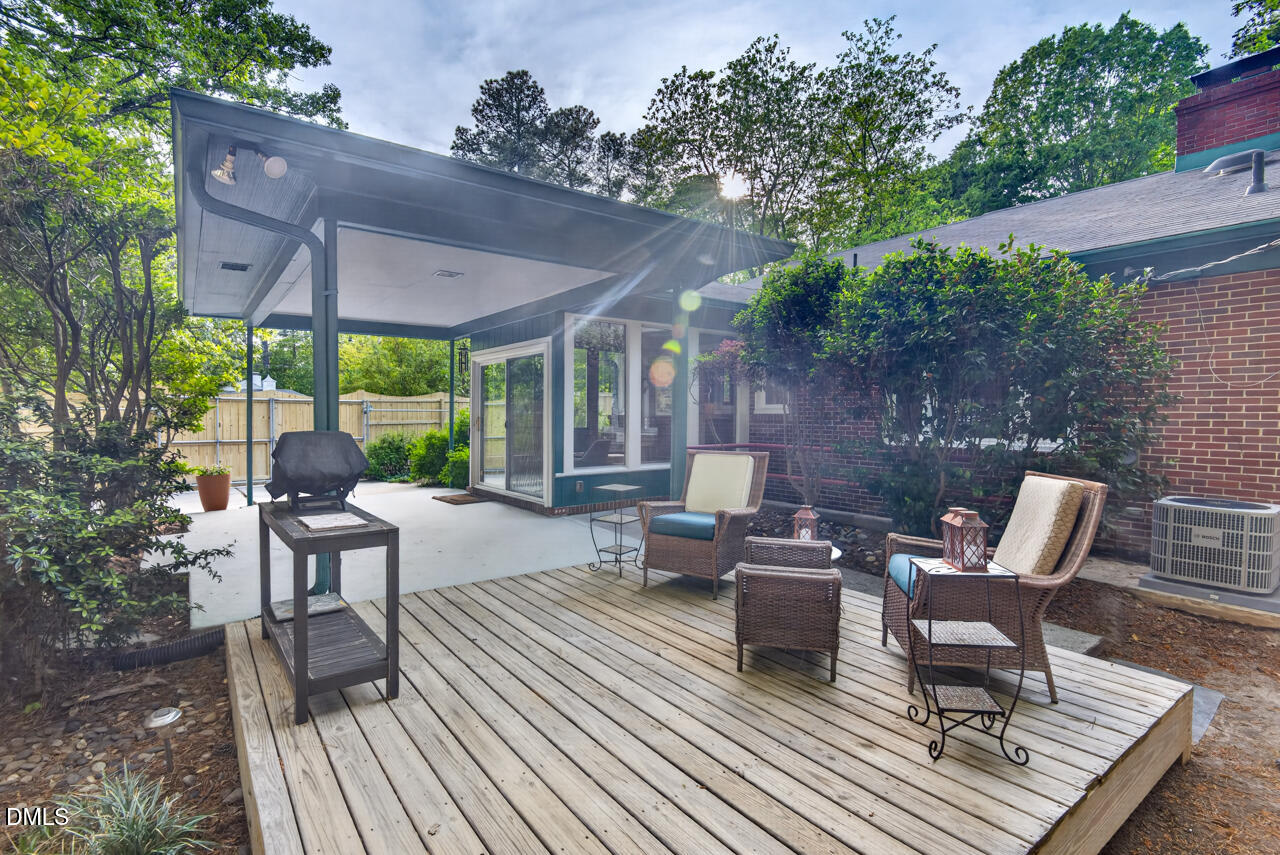 225 W Woodridge Drive