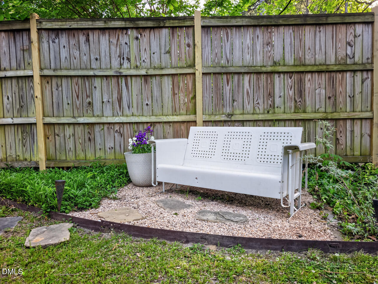 225 W Woodridge Drive