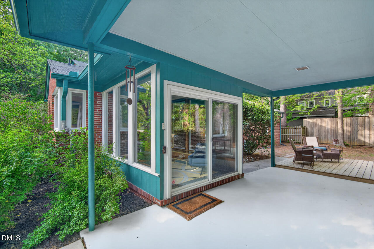 225 W Woodridge Drive