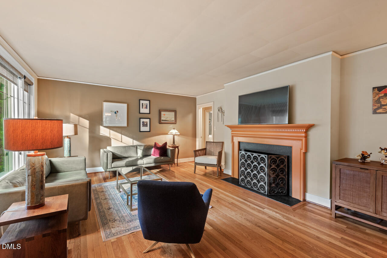 225 W Woodridge Drive