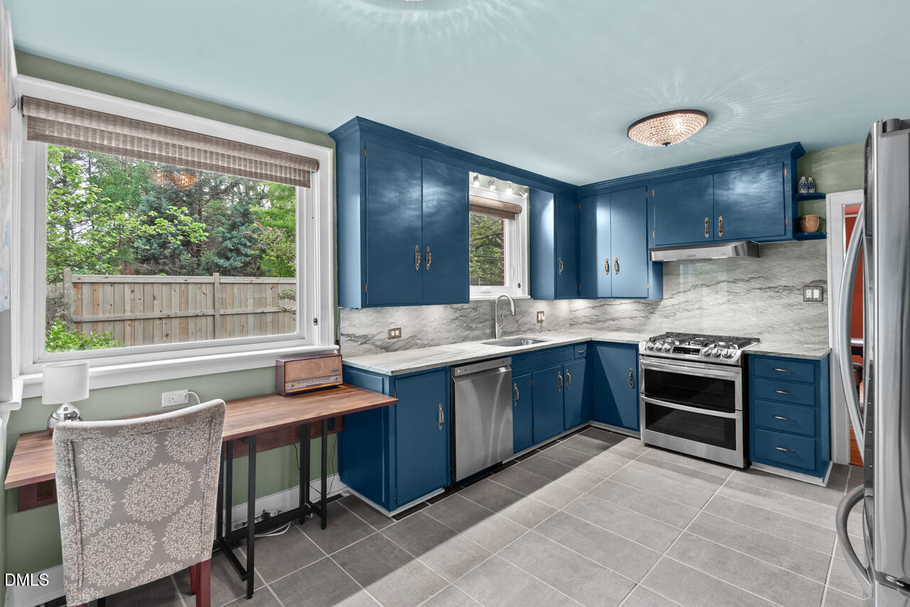 225 W Woodridge Drive