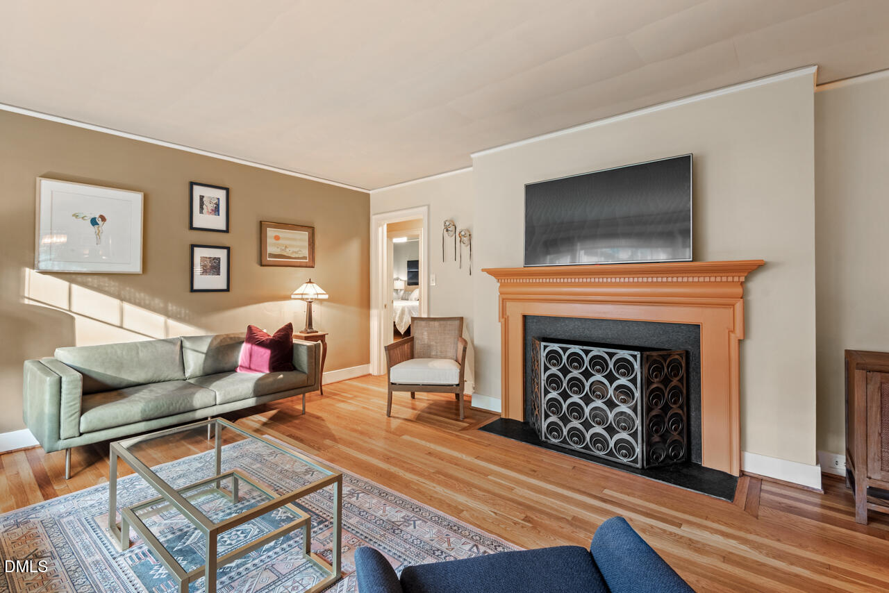225 W Woodridge Drive
