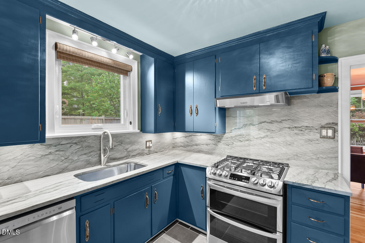 225 W Woodridge Drive