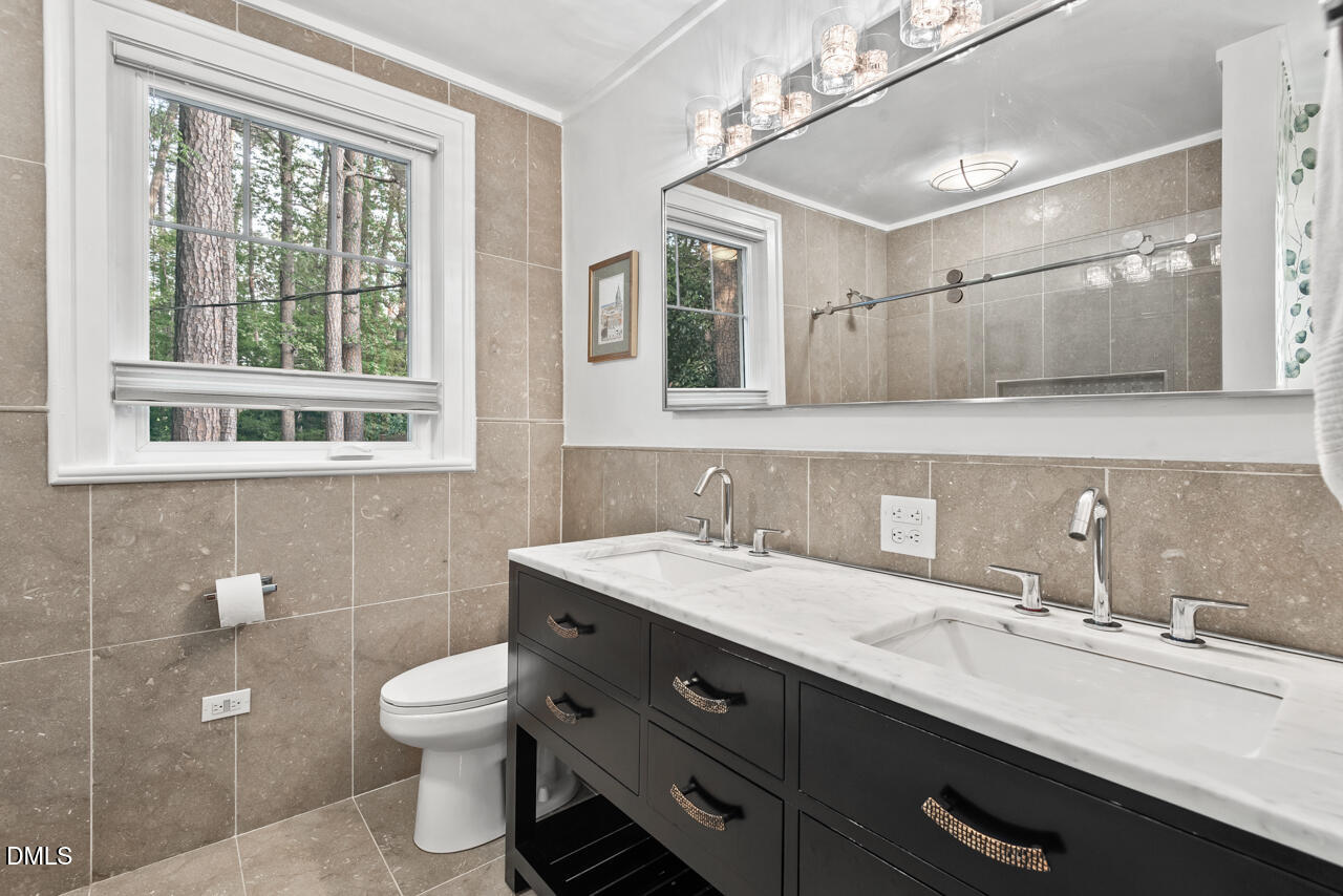 225 W Woodridge Drive