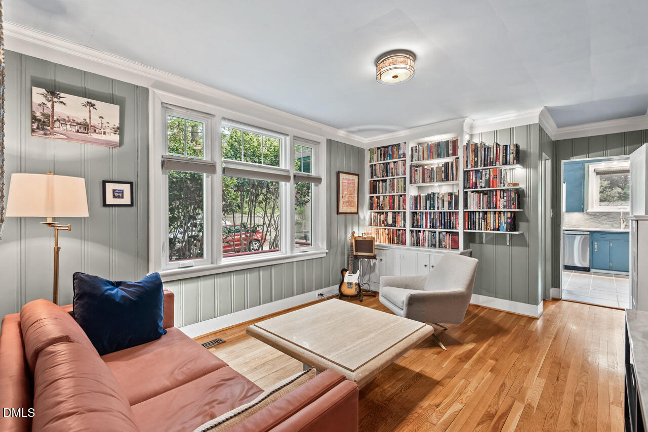 225 W Woodridge Drive