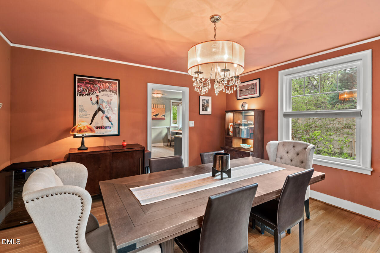 225 W Woodridge Drive