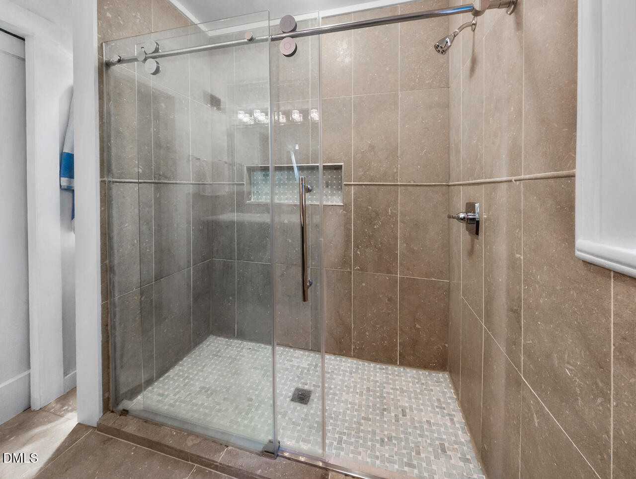 225 W Woodridge Drive
