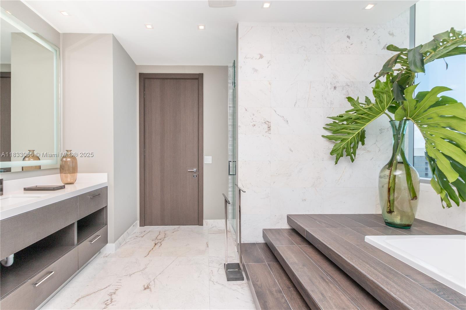 851 NE 1st Ave # 4611