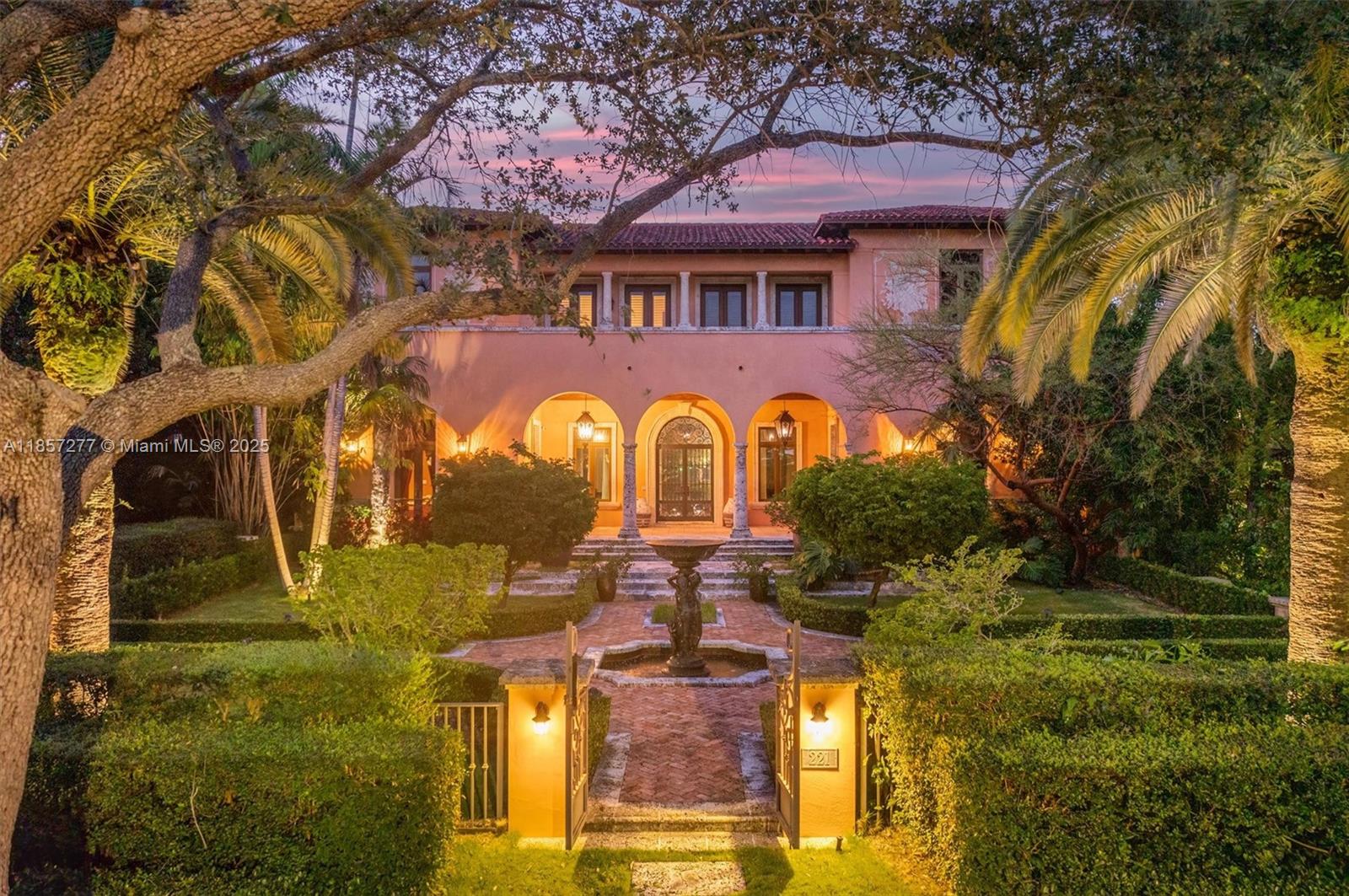 221 Casuarina Concourse