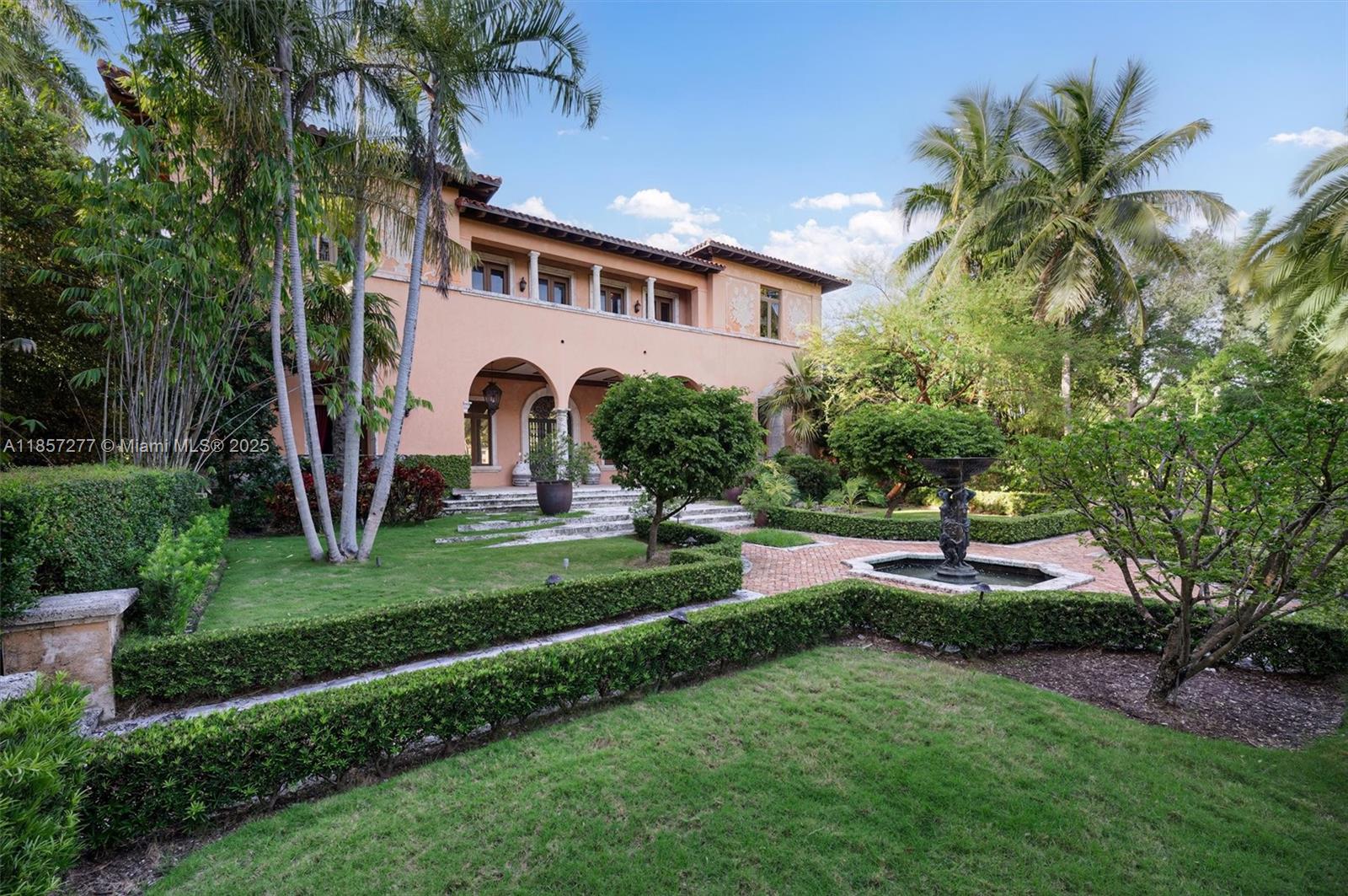 221 Casuarina Concourse