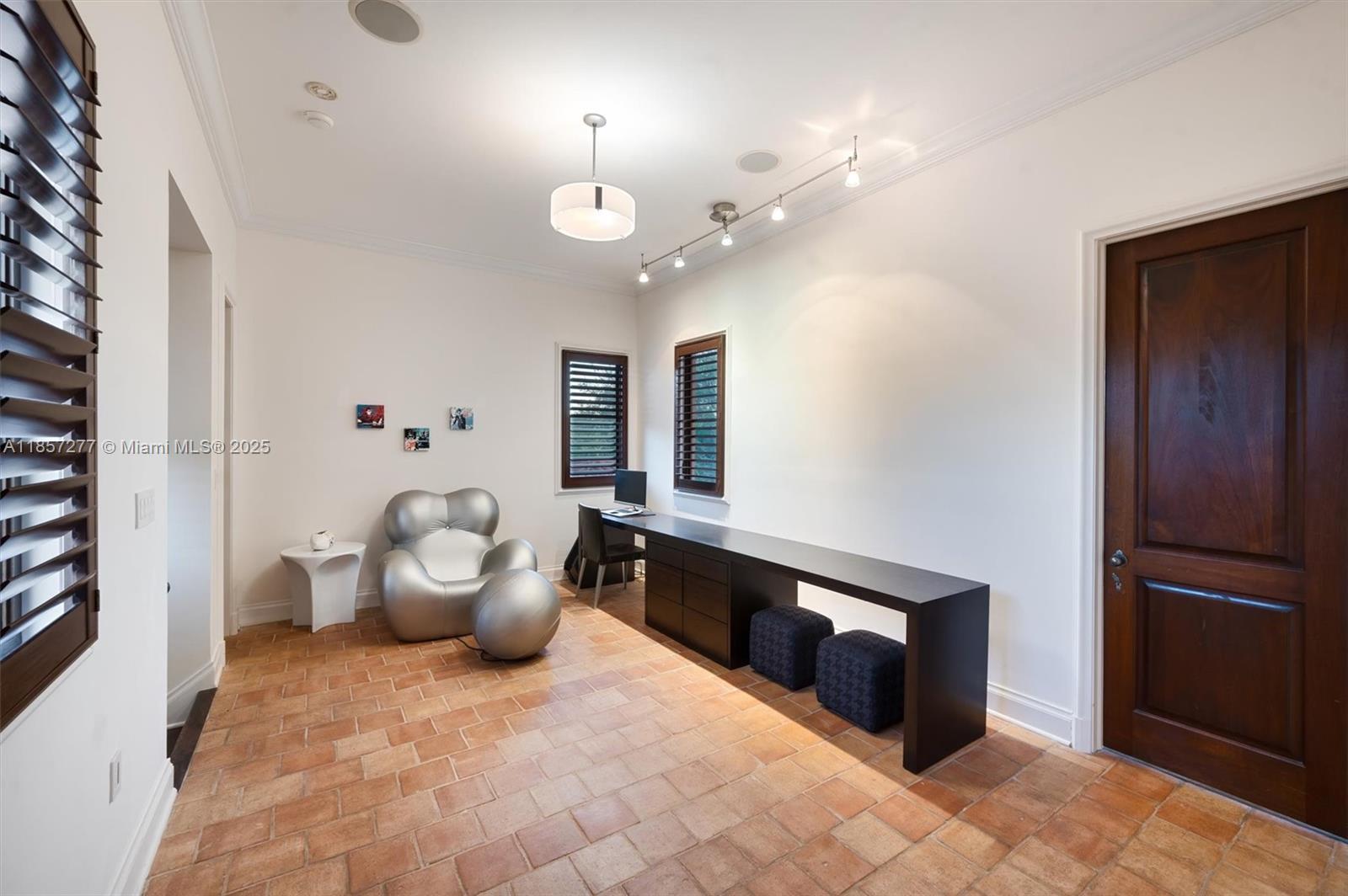 221 Casuarina Concourse