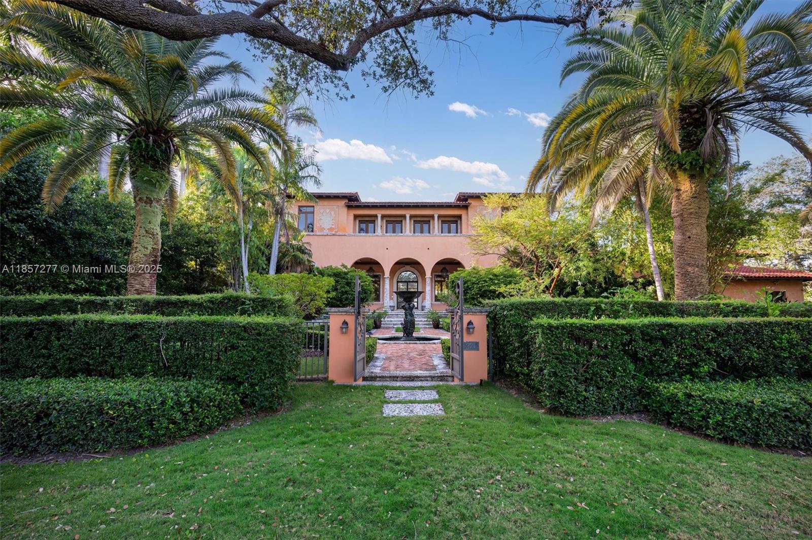 221 Casuarina Concourse