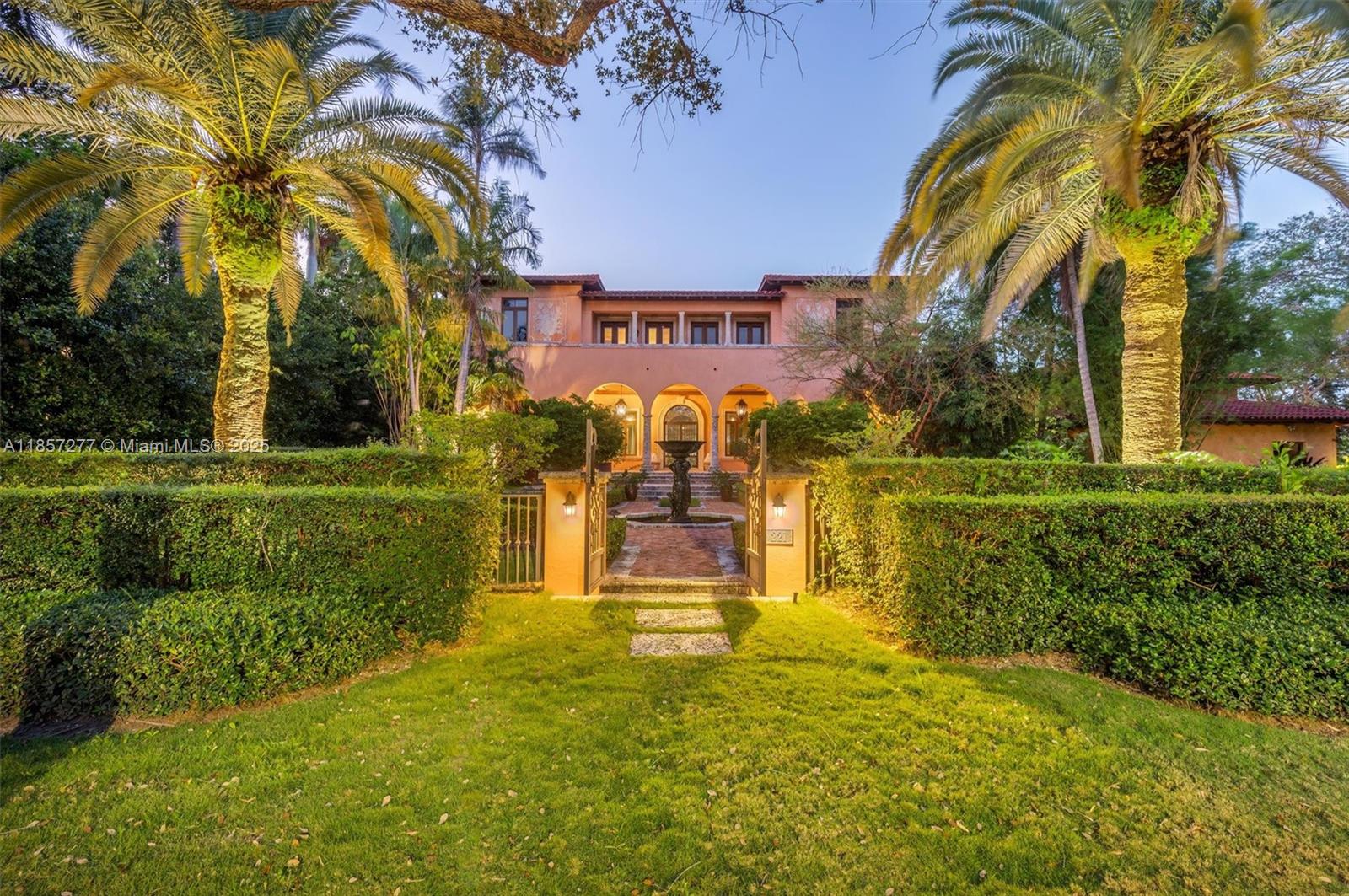 221 Casuarina Concourse