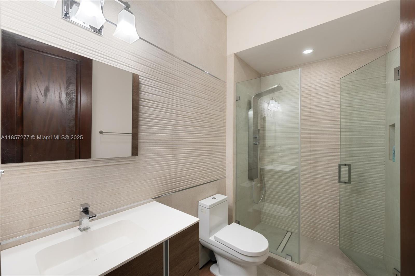 221 Casuarina Concourse