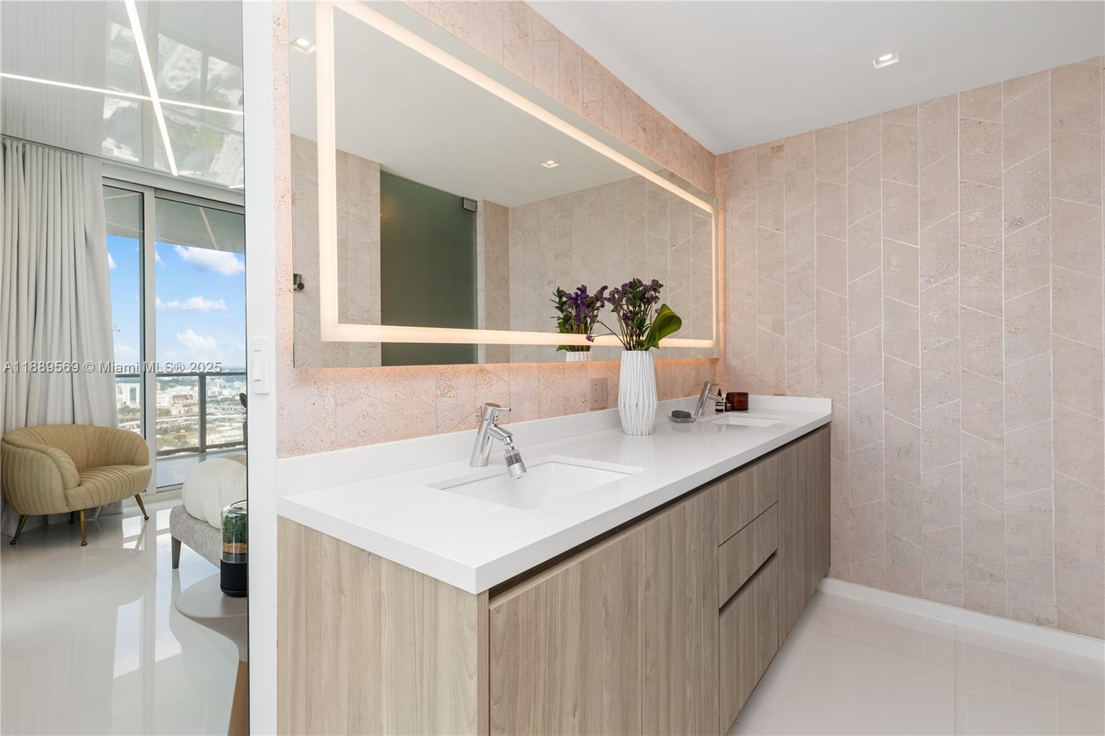 1040 Biscayne Blvd # 4207