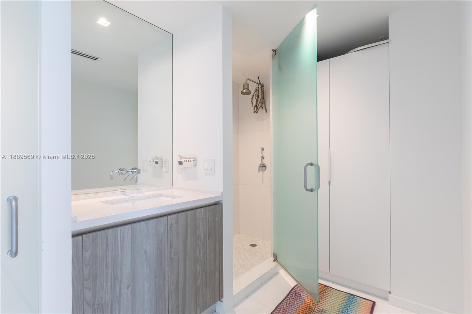 1040 Biscayne Blvd # 4207