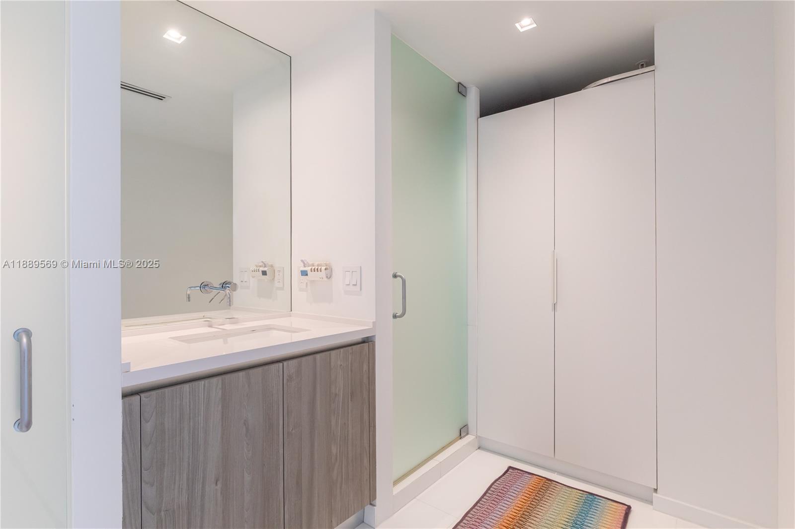 1040 Biscayne Blvd # 4207