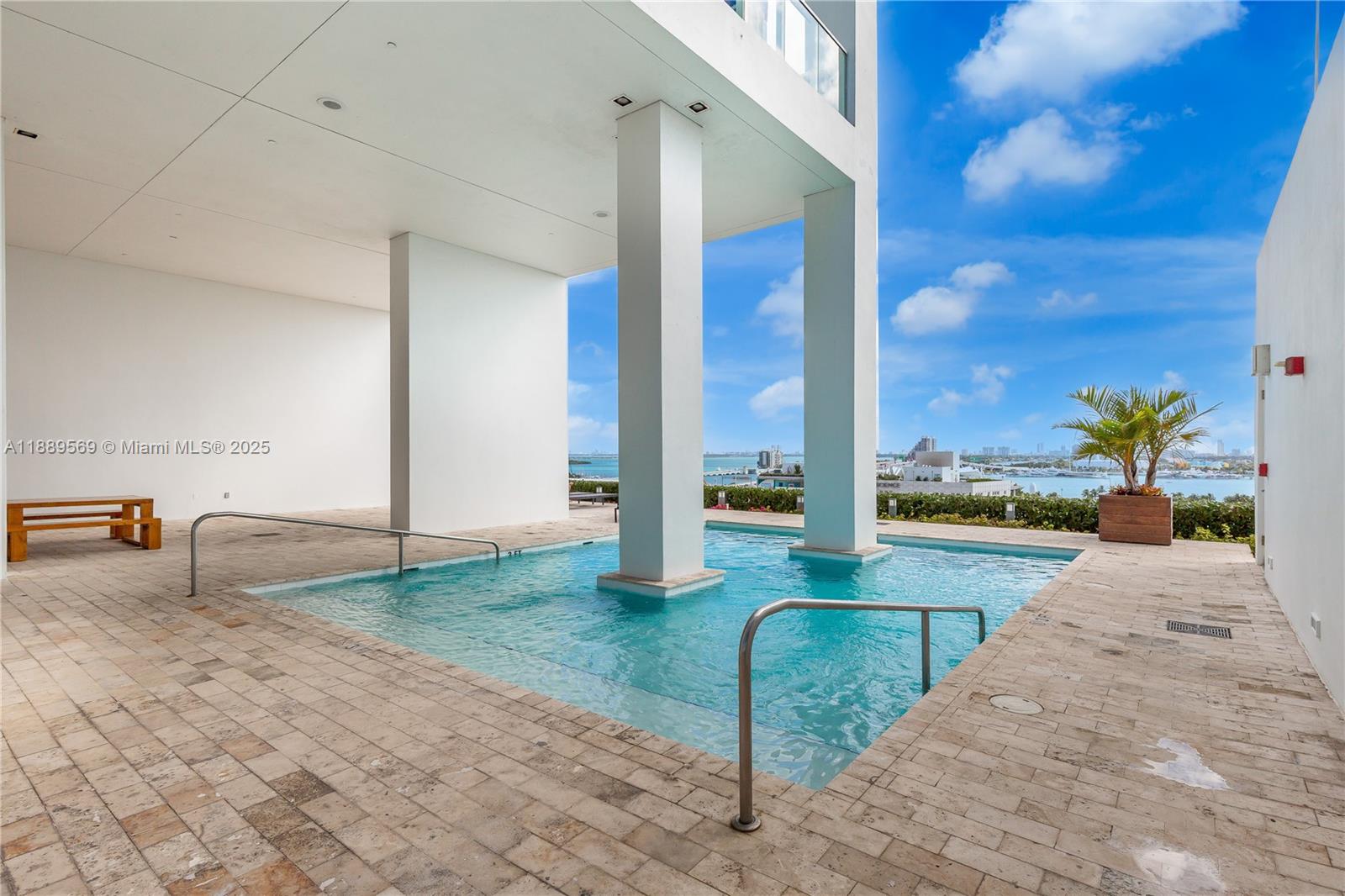 1040 Biscayne Blvd # 4207