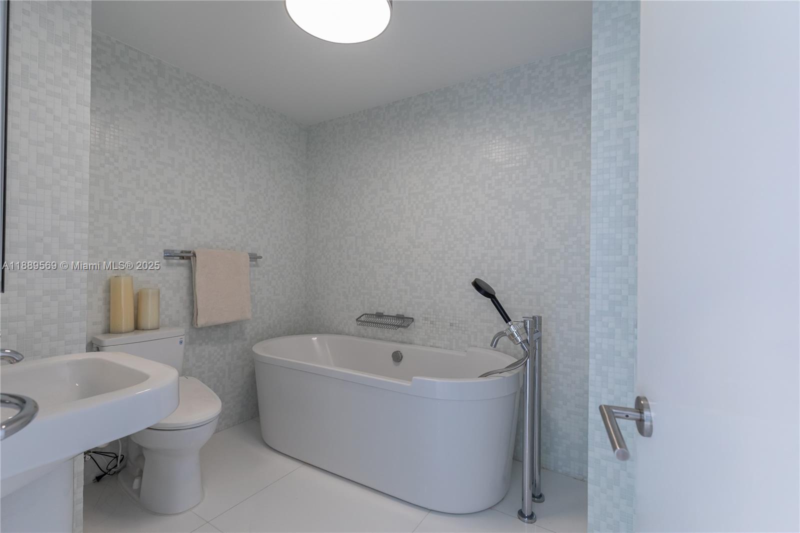 1040 Biscayne Blvd # 4207