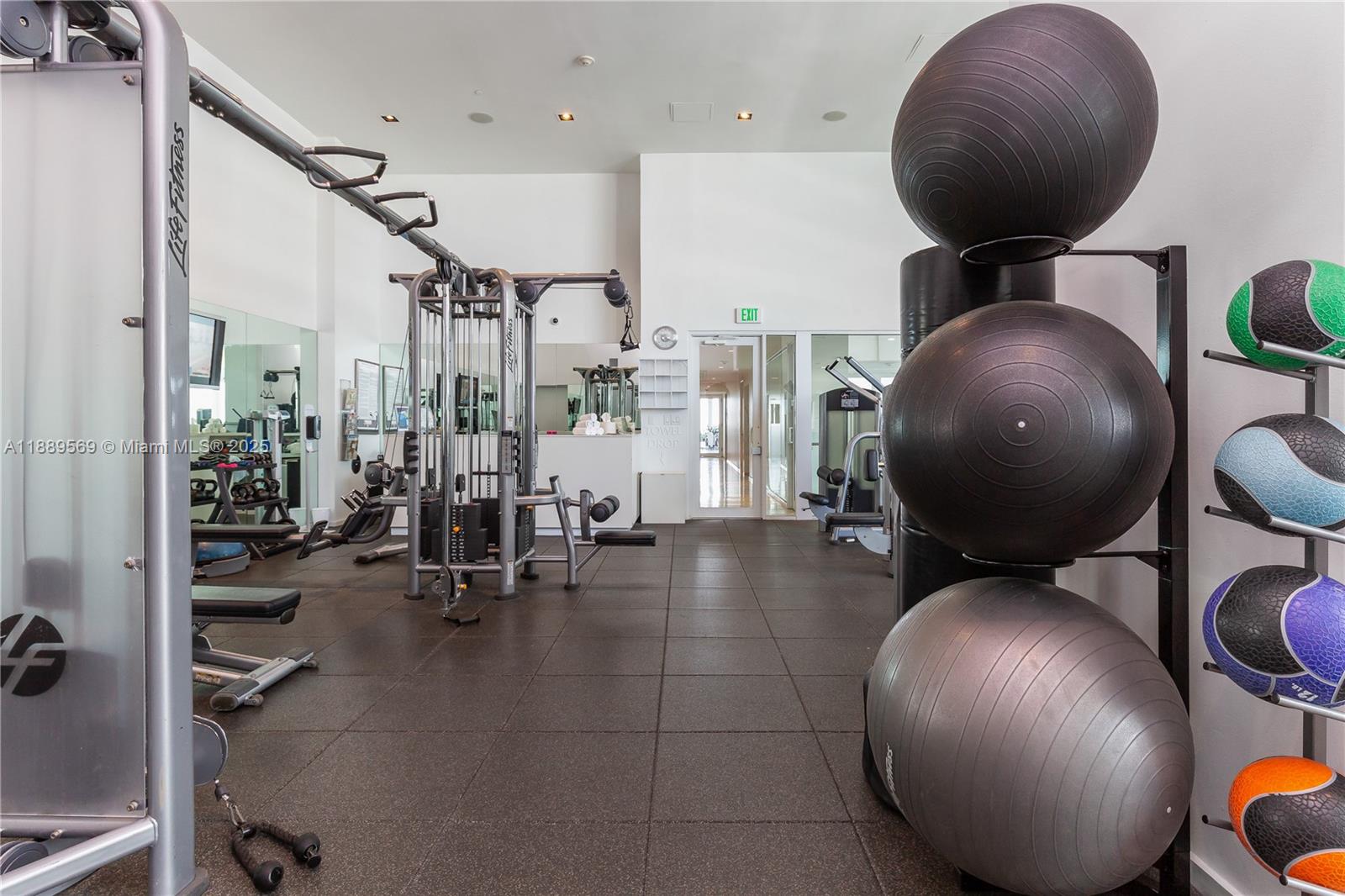 1040 Biscayne Blvd # 4207