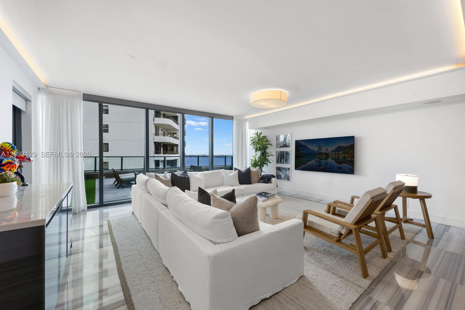 1451 Brickell Ave # 903