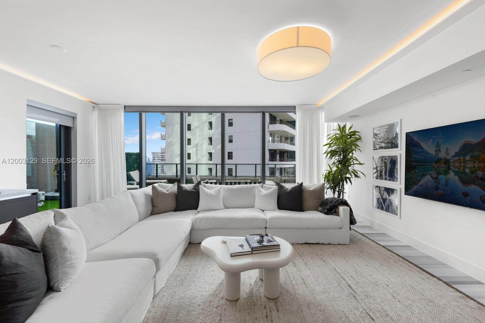 1451 Brickell Ave # 903