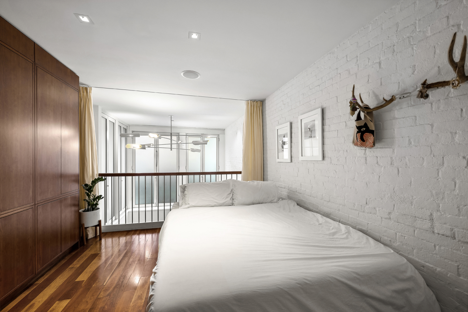 304 W 18TH Street