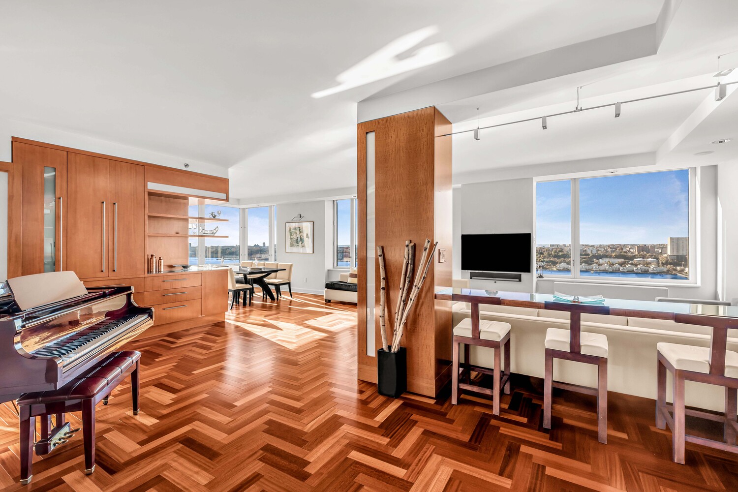 220 RIVERSIDE Boulevard 24G