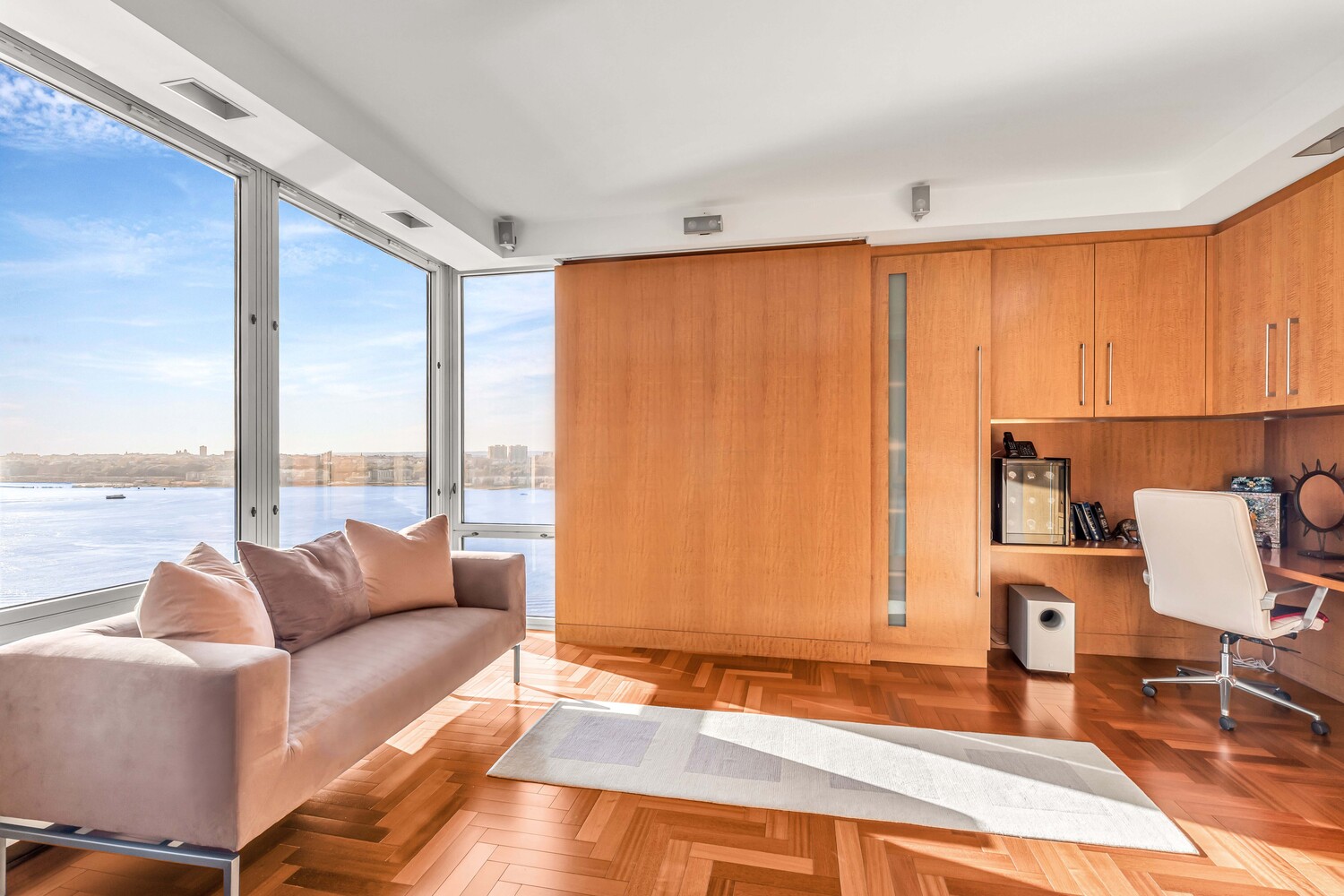 220 RIVERSIDE Boulevard 24G