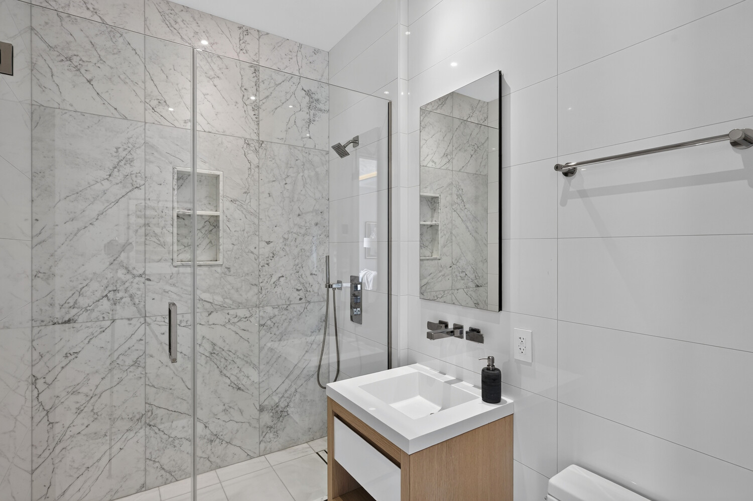 305 E 61ST Street 702